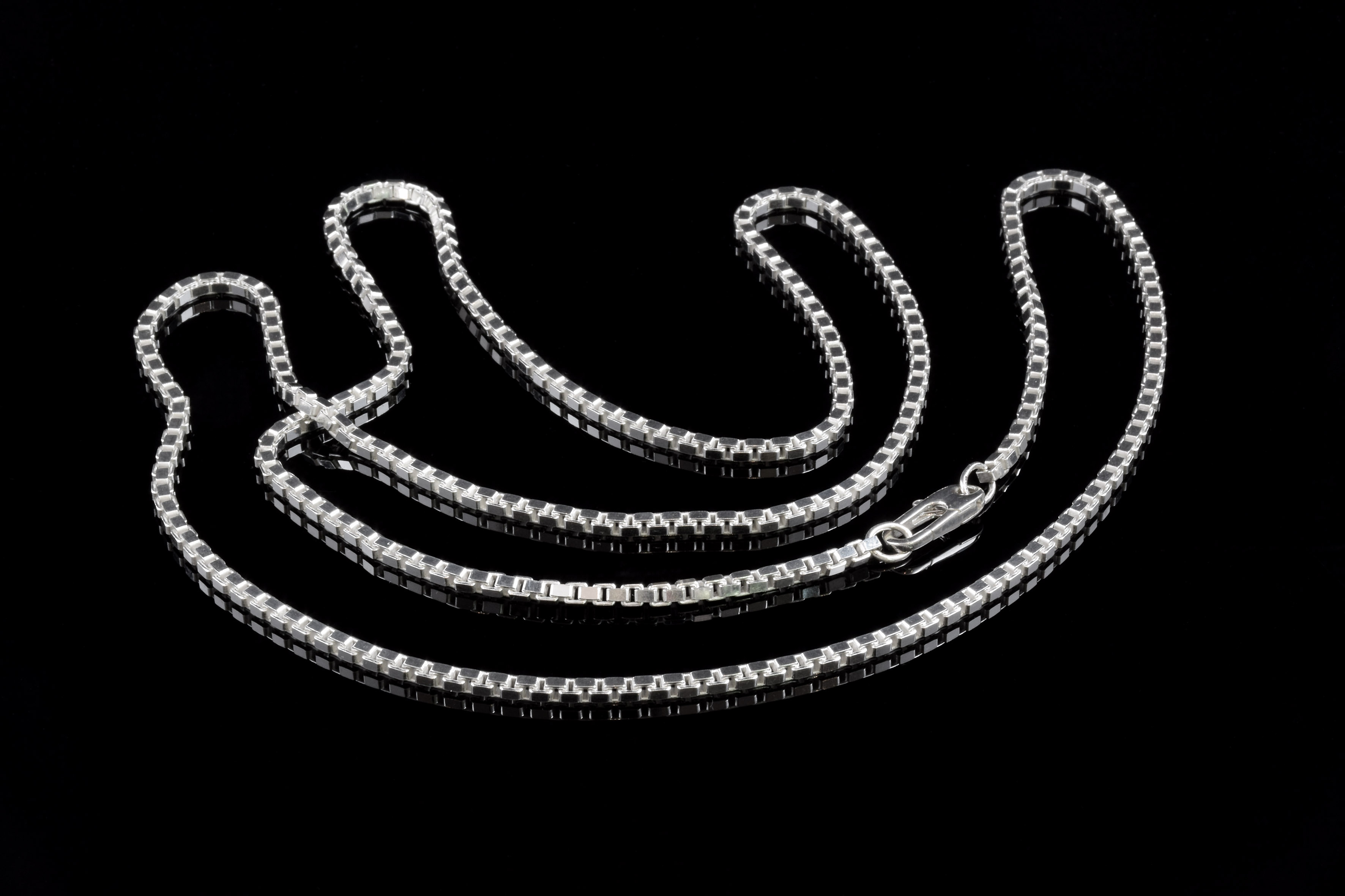 SMALL SQUARE BOX CHAIN